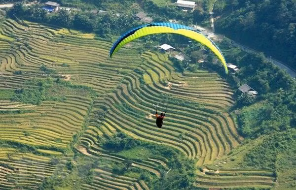 Khai mạc Festival dù lượn 'Bay trên mùa nước đổ' ở Yên Bái ảnh 1