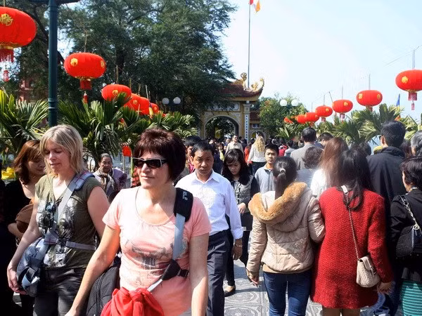 Miền Bắc ngày nắng ấm, Biển Đông có gió mạnh cấp 7 cấp 8 ảnh 1
