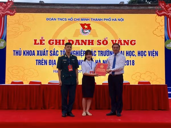 88 Thủ khoa xuất sắc ghi danh Sổ vàng tại Văn Miếu-Quốc Tử Giám ảnh 2
