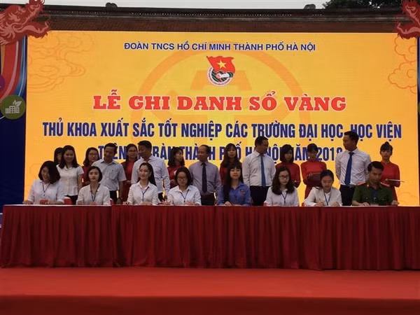 88 Thủ khoa xuất sắc ghi danh Sổ vàng tại Văn Miếu-Quốc Tử Giám ảnh 1
