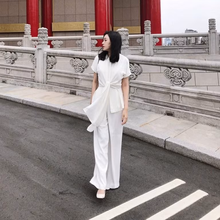 White-on-white: Từ khóa hot nhất tuần chinh phục quý cô thời trang ảnh 5