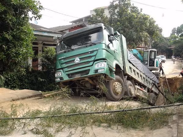 Sập cầu ở Yên Bái do xe ôtô quá tải cố tình chạy qua ảnh 1