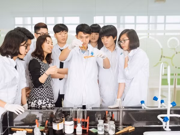 Học sinh trung học phổ thông được đổi môn vào cuối năm học ảnh 1