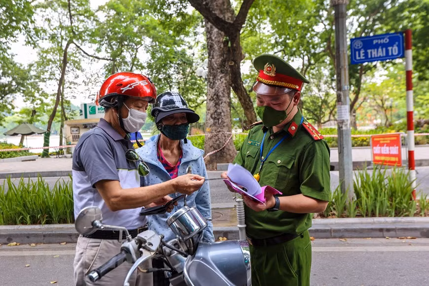 Hà Nội hỏa tốc yêu cầu thực hiện nghiêm quy định về giãn cách xã hội ảnh 1