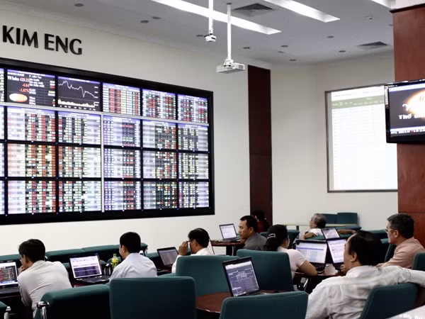 Chứng khoán đỏ sàn, VN-Index mất hơn 6 điểm phiên cuối tháng Mười ảnh 1