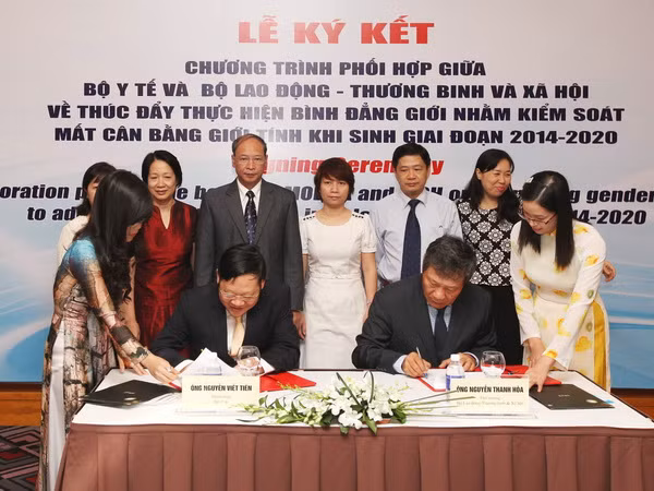 Thúc đẩy bình đẳng giới nhằm kiểm soát mất cân bằng giới tính khi sinh ảnh 1
