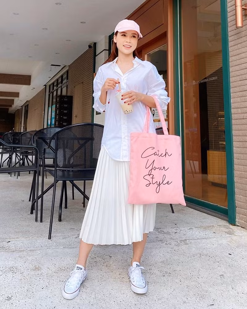 "Tan chảy" trước street style nữ tính, ngọt ngào của dàn sao Việt ảnh 2