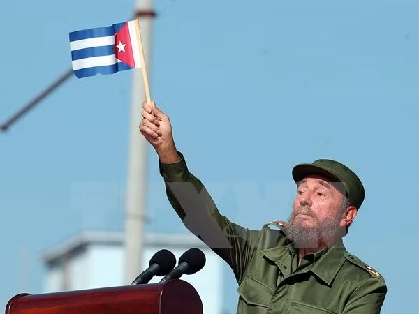 Chủ tịch Quốc hội lên đường dự lễ tang lãnh tụ Cuba Fidel Castro ảnh 1