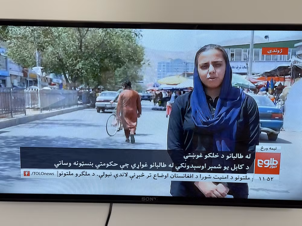 Quan chức Taliban gây bất ngờ khi trả lời phỏng vấn của nữ PTV ảnh 3