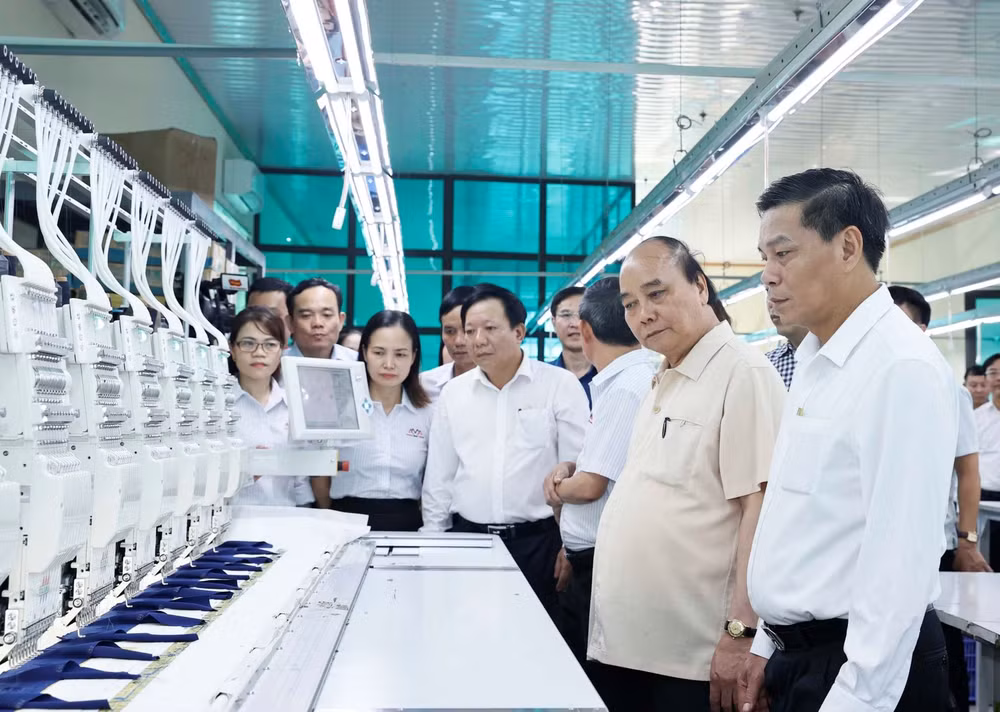 Chủ tịch nước thăm mô hình kinh doanh dệt may hiệu quả ở Hải Phòng ảnh 1