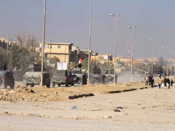 IS sản xuất vũ khí quy mô lớn trên khắp thành phố tại Mosul ảnh 1