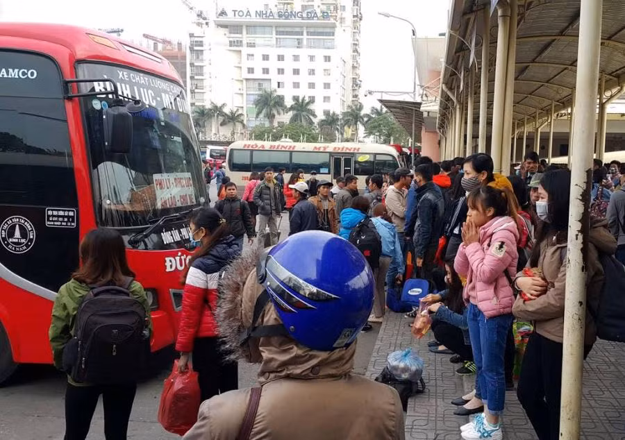 Nhiều nhà xe đình công để phản đối điều chuyển luồng tuyến ảnh 1