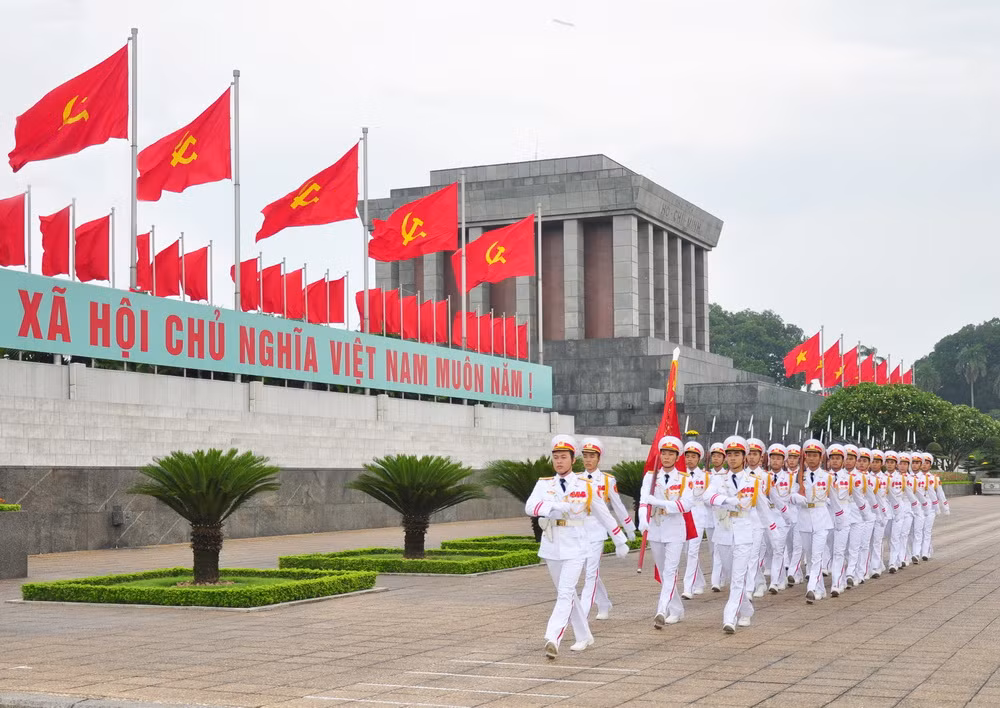52 triệu lượt khách đã vào Lăng viếng Bác trong 40 năm qua ảnh 2