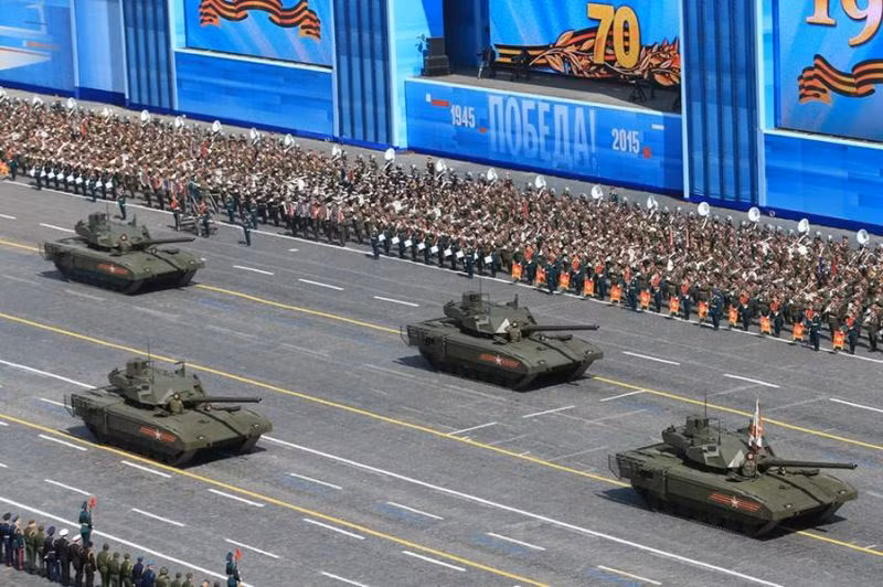 [Video] Cận cảnh xe tăng T-14 Armata và T-90 qua Quảng trường Đỏ ảnh 1