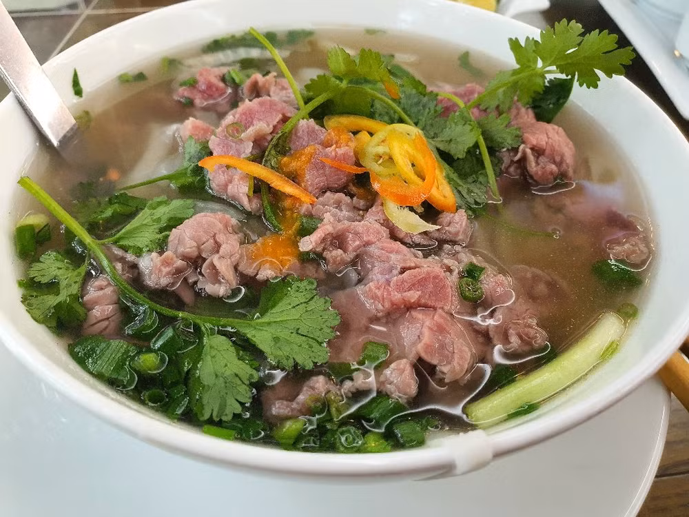 Hà Nội: Hàng quán đông khách, vẫn còn nhiều nơi chưa đảm bảo giãn cách ảnh 1