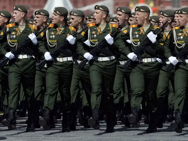 Nga tập trung nhiều binh lính ở khu vực biên giới Ukraine và Crimea ảnh 1