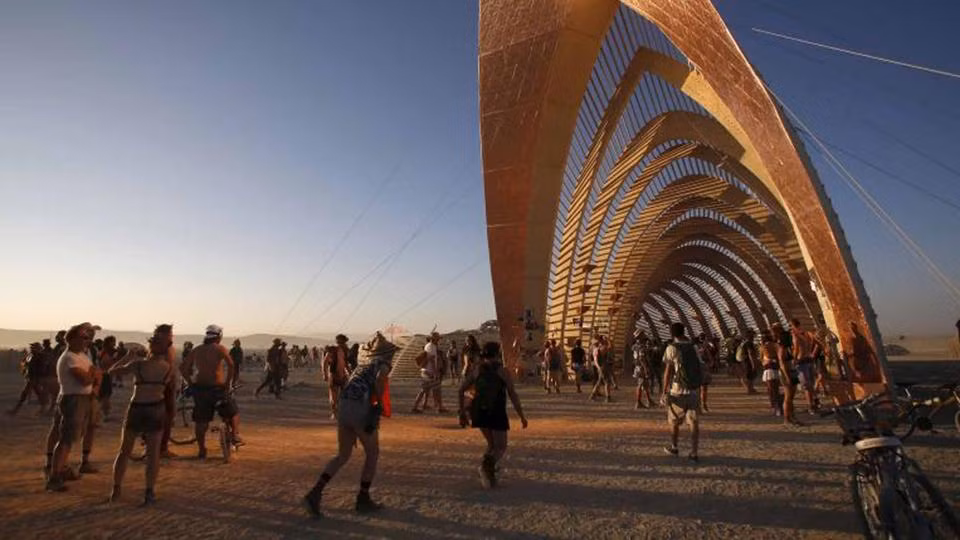 Thụy Sĩ nghiên cứu về Lễ hội "lập dị" Burning Man trên đất Mỹ ảnh 1