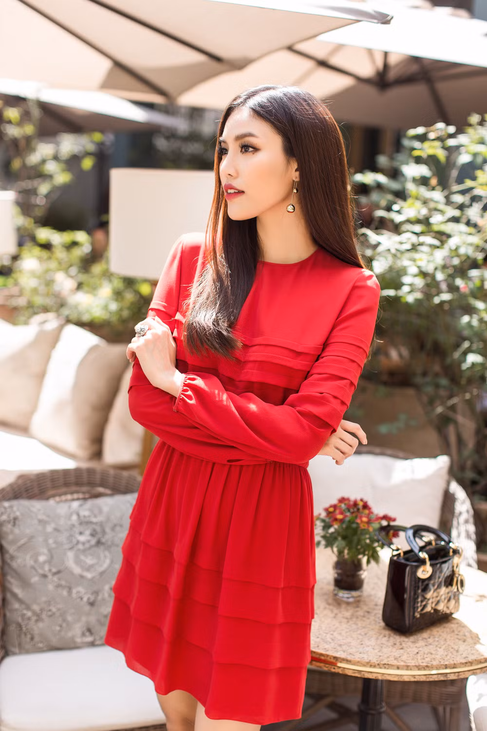 Lan Khuê “chất lừ” trong những thiết kế tông màu đỏ và đen ảnh 7