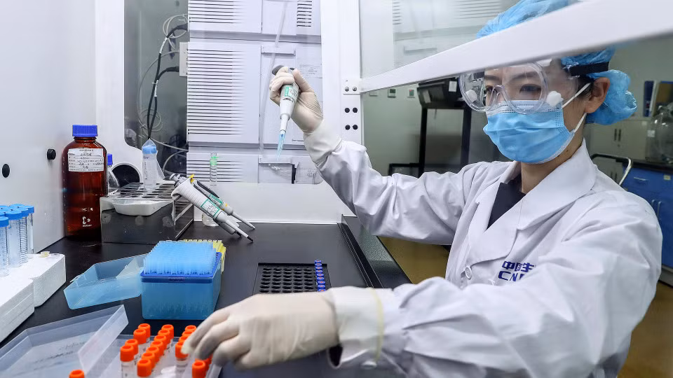 Vắcxin COVID-19 của Trung Quốc sắp hoàn tất thử nghiệm lâm sàng ảnh 1
