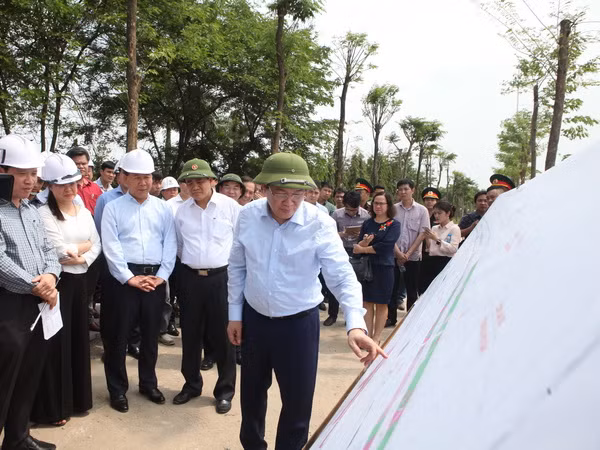 Phó Thủ tướng khảo sát các dự án giao thông trọng điểm của Hà Nội ảnh 1