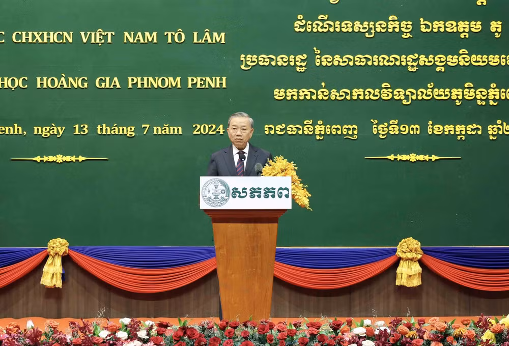 TTXVN_1307ChutichnuocDaihocPhnomPenh4.jpg