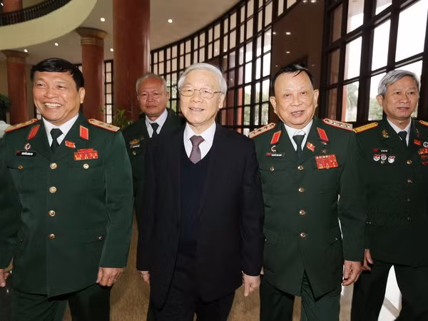 Nhiệm vụ chính trị quan trọng hàng đầu là bảo vệ thành quả cách mạng ảnh 2
