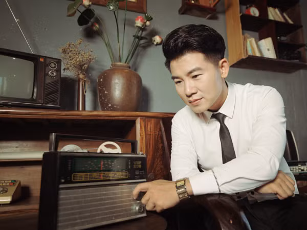 Việt Tú ra mắt album nhạc vàng theo phong cách acoustic ảnh 1