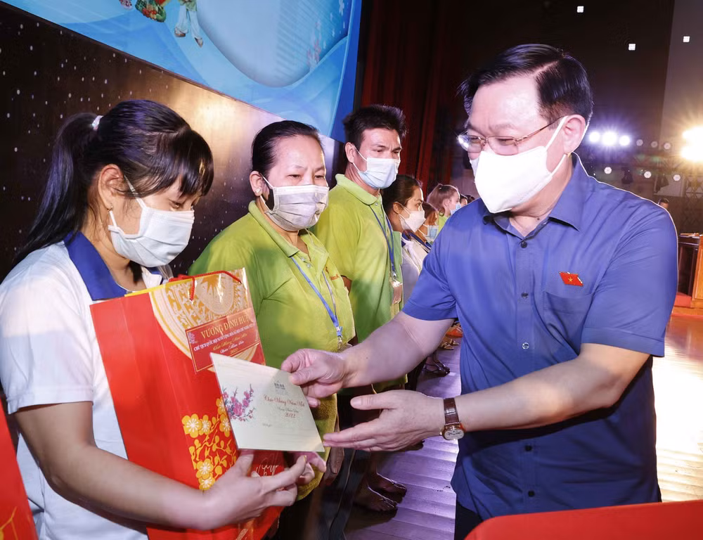 Đại dịch COVID-19: Nhiều hoạt động chăm lo cho lao động đón Tết xa quê ảnh 1