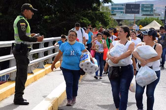 Colombia: Việc mở cửa biên giới với Venezuela diễn ra an toàn ảnh 1