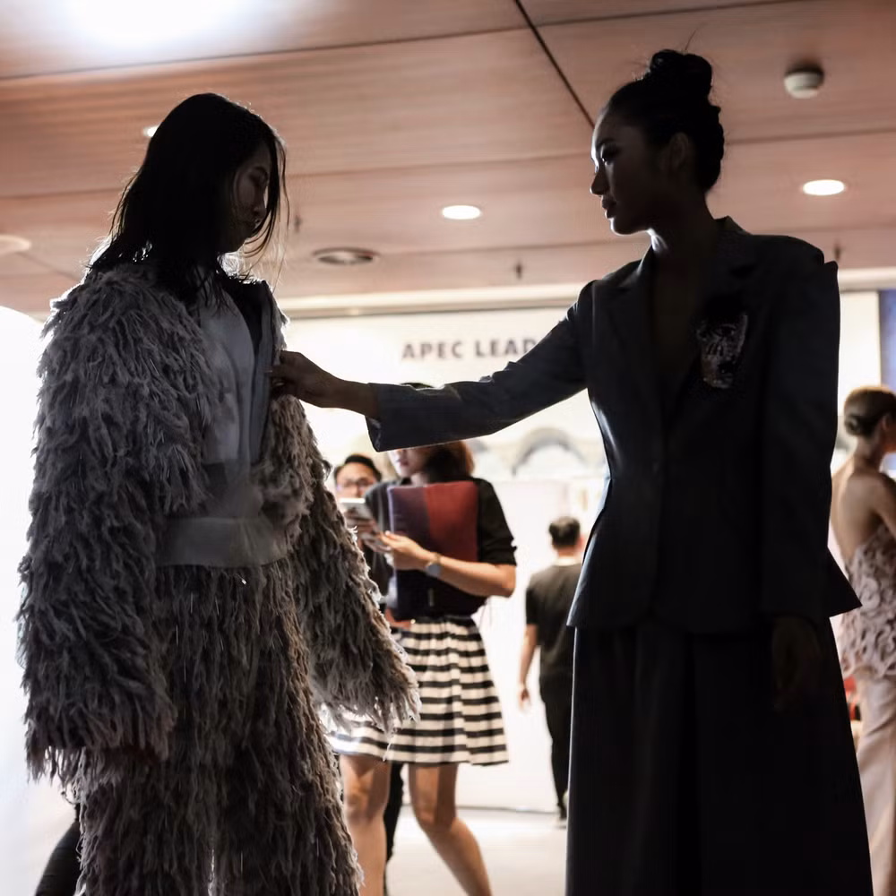 Cận cảnh những mệt mỏi, đớn đau phía sau ánh đèn catwalk hào nhoáng ảnh 9