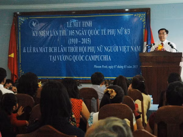 Ra mắt Ban Chấp hành Hội Phụ nữ Việt Nam tại Campuchia ảnh 1