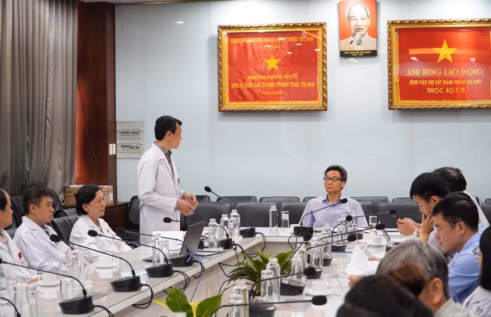 'Cơn khát' thuốc điều trị, vật tư y tế: 'Khi trăm dâu đổ đầu tằm' ảnh 3