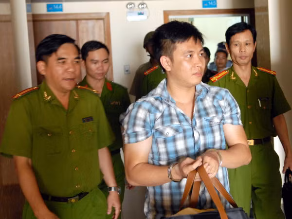 Phá băng nhóm trộm thẻ tín dụng của người nước ngoài ảnh 1