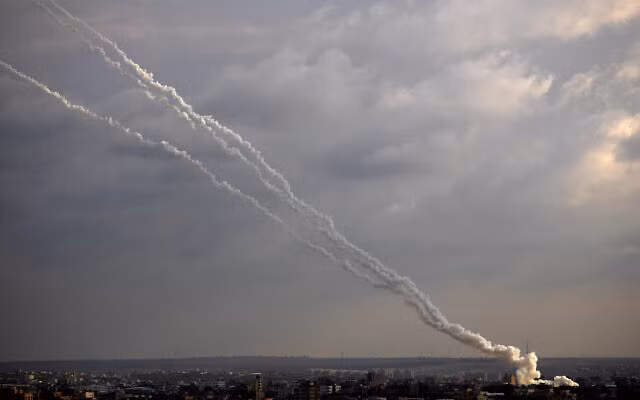 Israel không kích Dải Gaza, nhằm vào 'các cấu trúc ngầm của Hamas' ảnh 1
