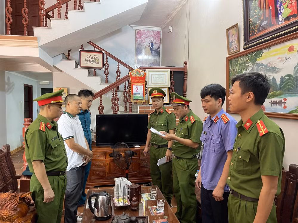 Bắc Giang: Khởi tố Bí thư Chi bộ thôn và nguyên Chủ tịch UBND xã ảnh 1