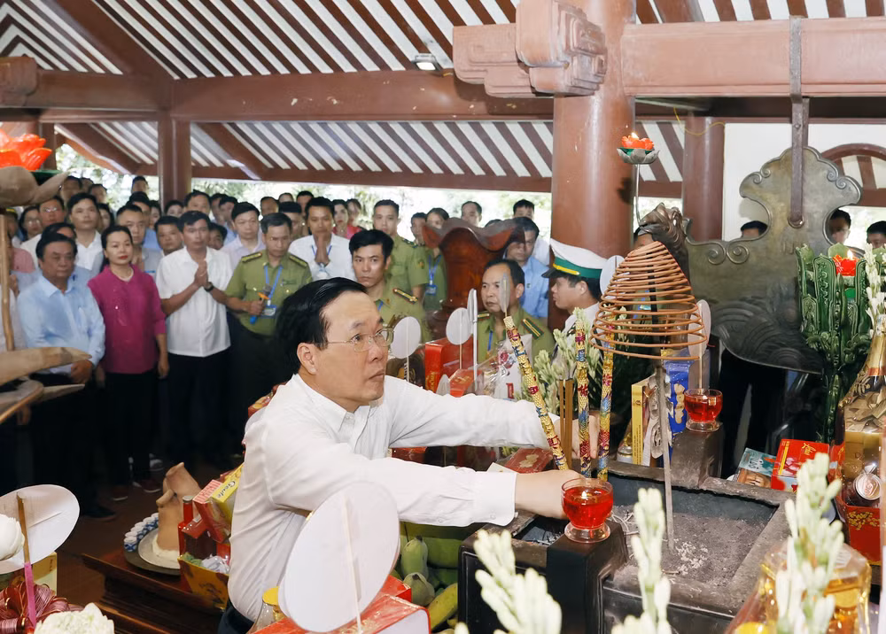 Chủ tịch nước Võ Văn Thưởng dâng hương tưởng nhớ Bác Hồ trên núi Ba Vì ảnh 2