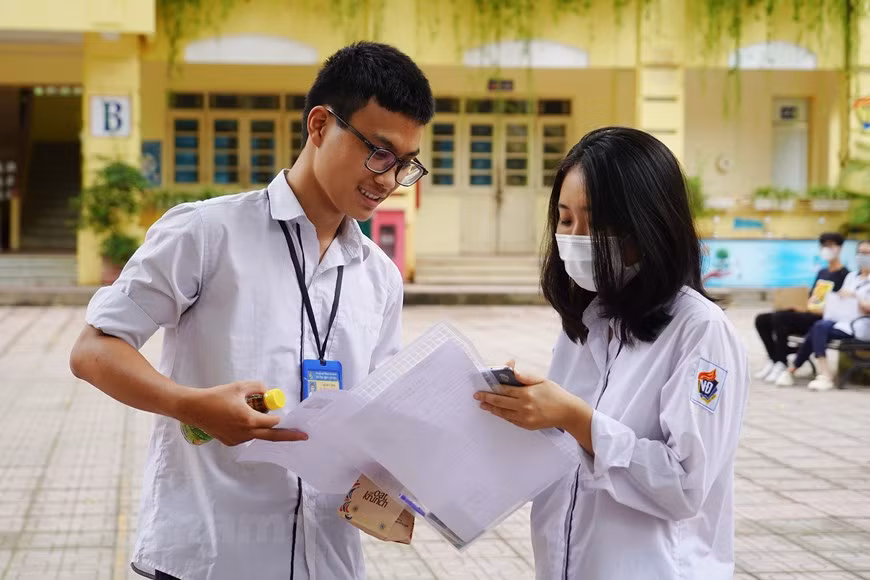 Thí sinh được phép mang đồng hồ đeo tay cơ vào phòng thi ảnh 1