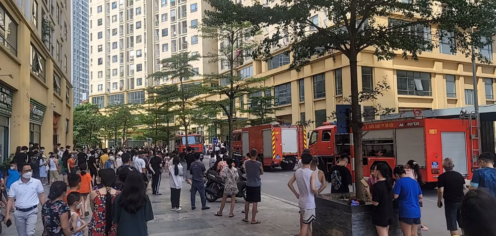 Hà Nội: Kịp thời dập tắt đám cháy, giải cứu 1 nam thiếu niên ảnh 1