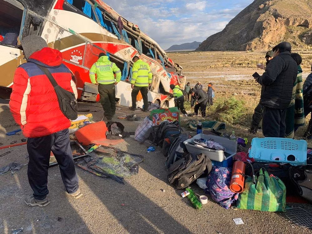 Tai nạn xe buýt nghiêm trọng tại Bolivia, gần 40 người thương vong ảnh 1