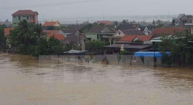 Mưa lũ ở miền Trung diễn biến phức tạp, nguy cơ cao xảy ra sạt lở đất ảnh 1