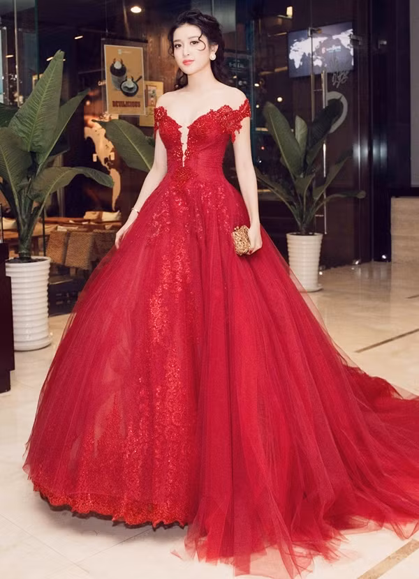 Chiêm ngưỡng 15 bộ đầm đẹp nhất năm 2016 của mỹ nhân Việt ảnh 4