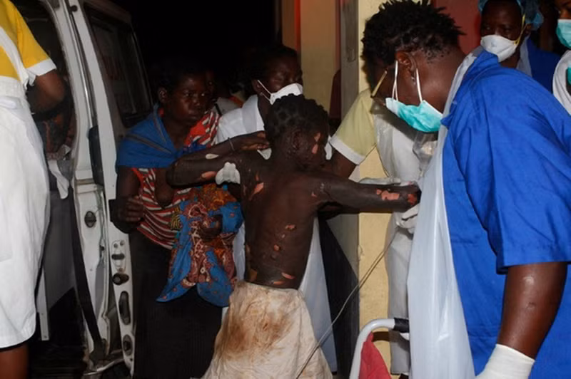 73 người chết trong vụ nổ xe bồn xăng kinh hoàng ở Mozambique ảnh 1