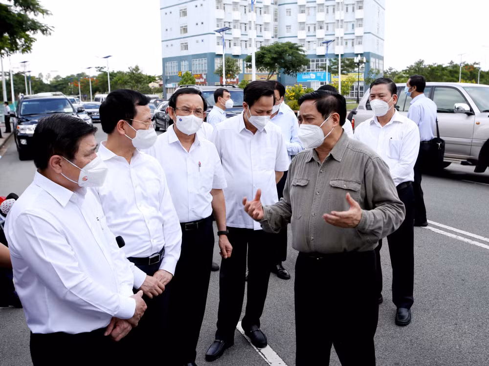 Thủ tướng Phạm Minh Chính kiểm tra công tác chống dịch tại TP.HCM ảnh 2