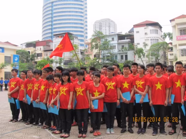 Học sinh Hà Nội xếp hình Tổ quốc, hướng về biển đảo ảnh 3