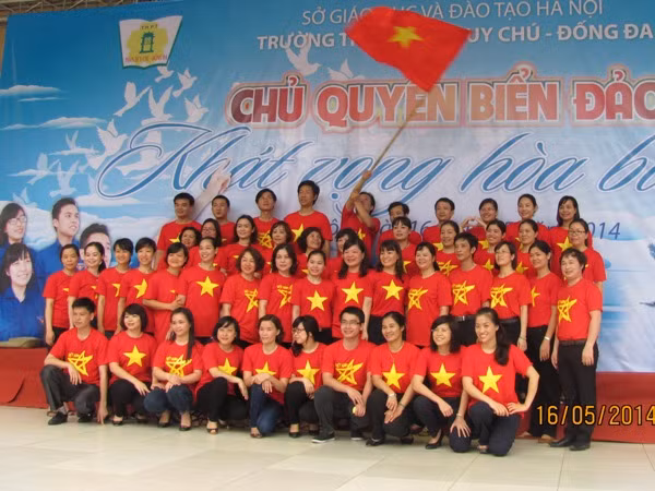 Học sinh Hà Nội xếp hình Tổ quốc, hướng về biển đảo ảnh 6