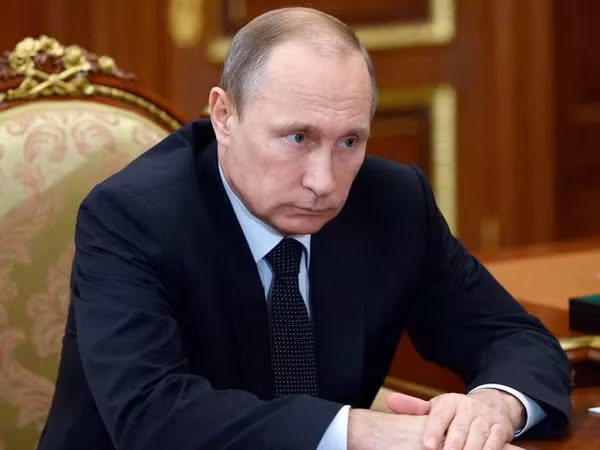 Bầu cử Nga: Tổng thống ​Putin đích thân nộp hồ sơ tranh cử ảnh 1
