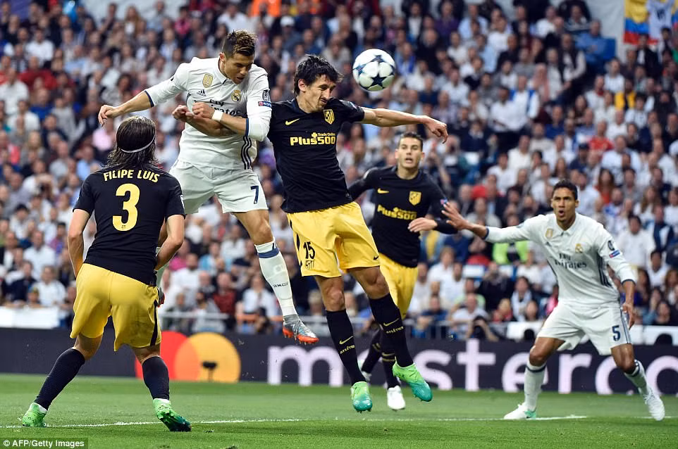 Ronaldo lập hat-trick, Real Madrid đặt 1 chân vào chung kết ảnh 2