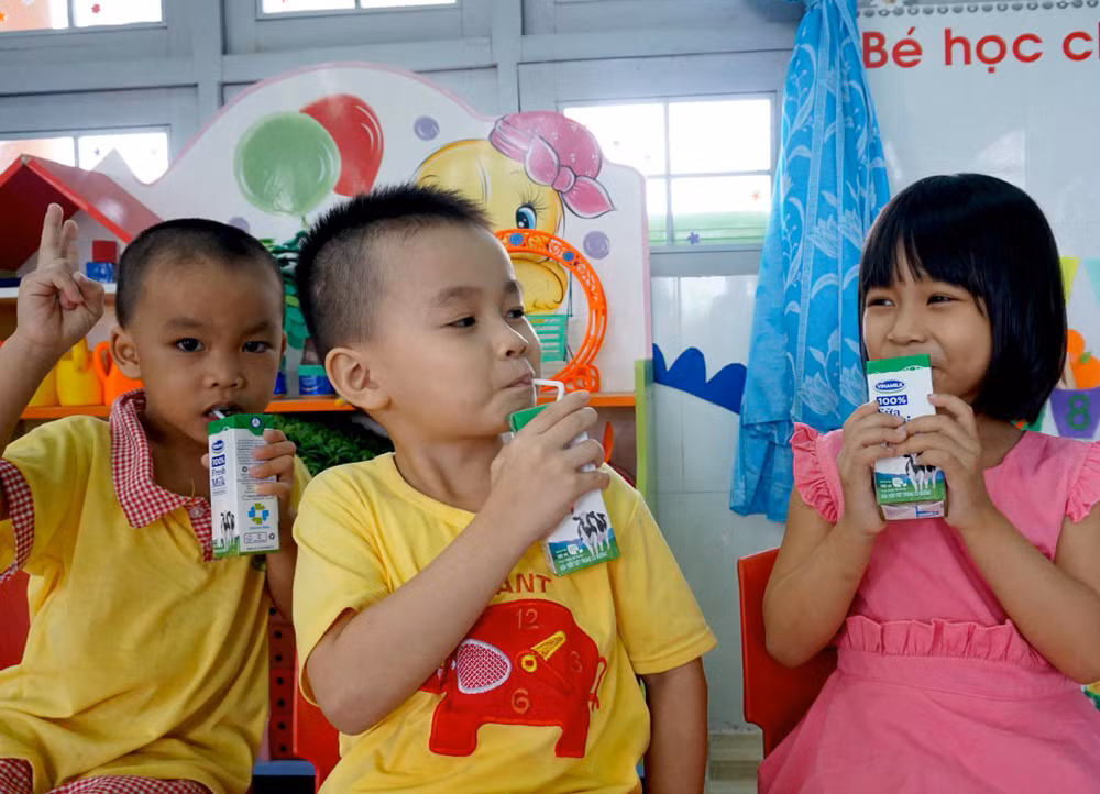 Bình Định tích cực với việc triển khai sữa học đường trong năm học mới ảnh 2