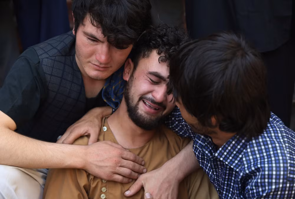 Afghanistan cam kết xóa sổ nơi trú ẩn của IS sau vụ đánh bom đám cưới ảnh 1