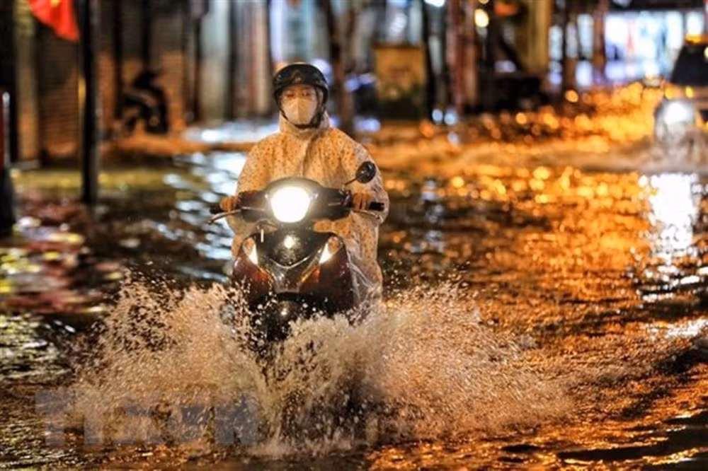 Chuyên gia khí tượng: Sáng 13/6, Hà Nội tiếp tục có mưa lớn kéo dài ảnh 1